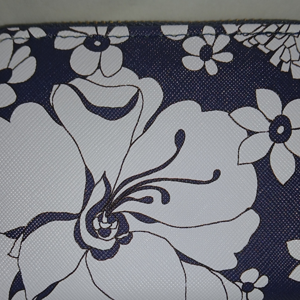 Trina Turk Zip Around Cardholder Wallet In Box, Faux Leather, Floral - Picture 4 of 9